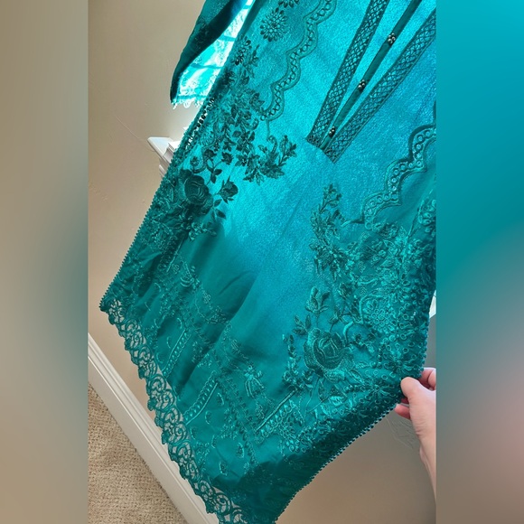 Charizma brand Pakistani Indian embroidered dress/outfit/suit - Picture 15 of 15